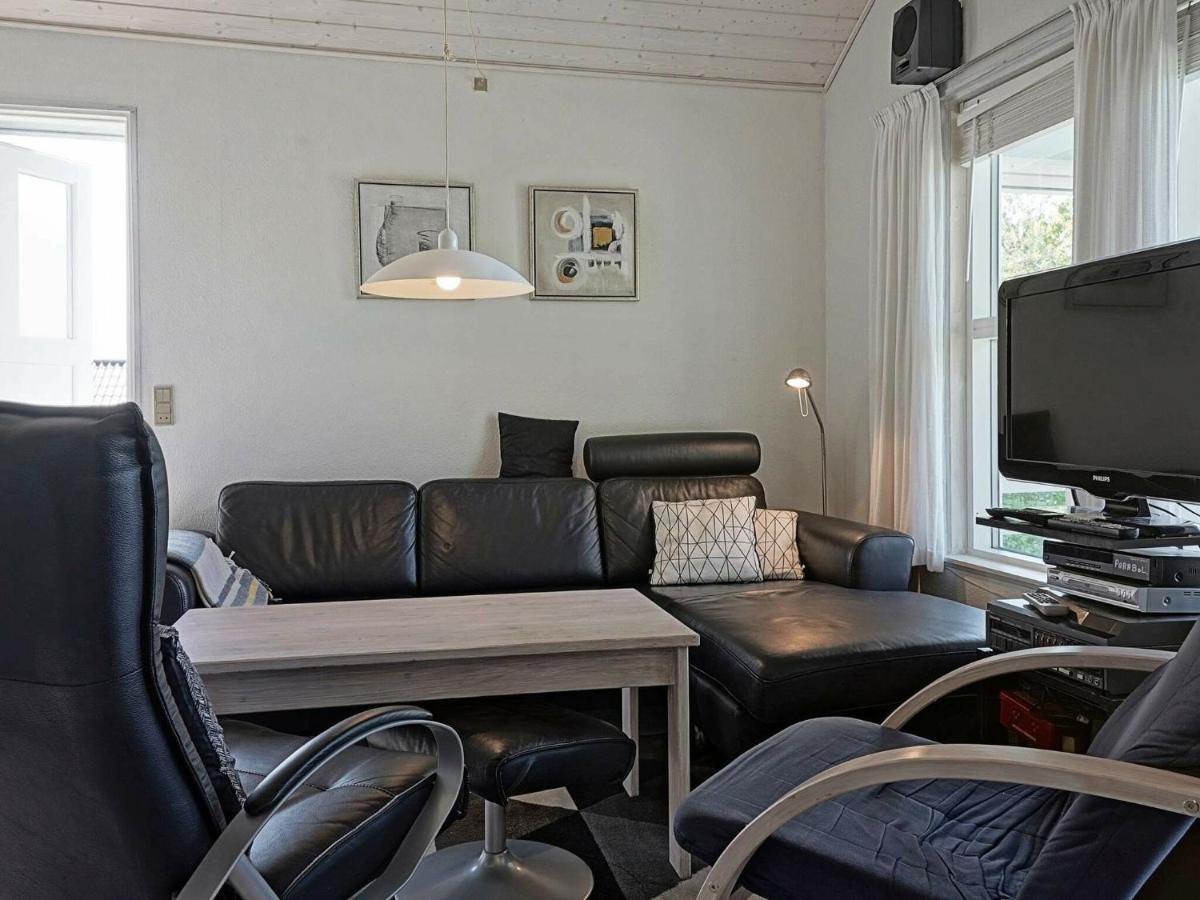 Three-Bedroom Holiday Home In Hasle 3 Vang  Zewnętrze zdjęcie